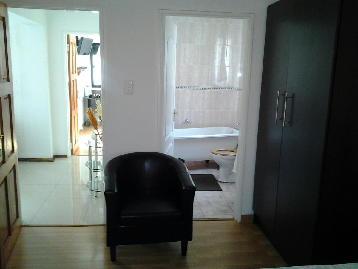 Moshitametsi Guesthouse Кемптън Парк Екстериор снимка