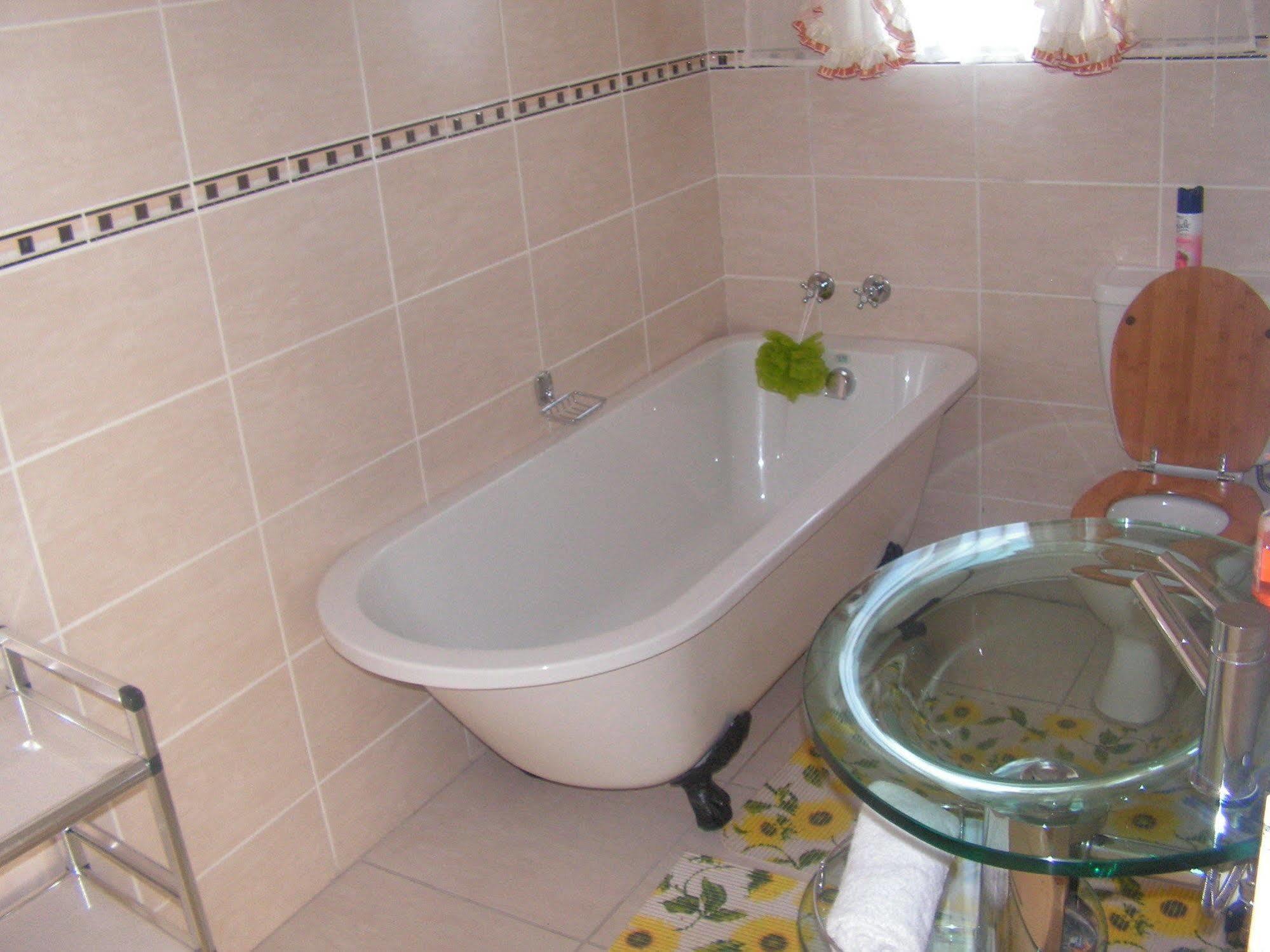 Moshitametsi Guesthouse Кемптън Парк Екстериор снимка