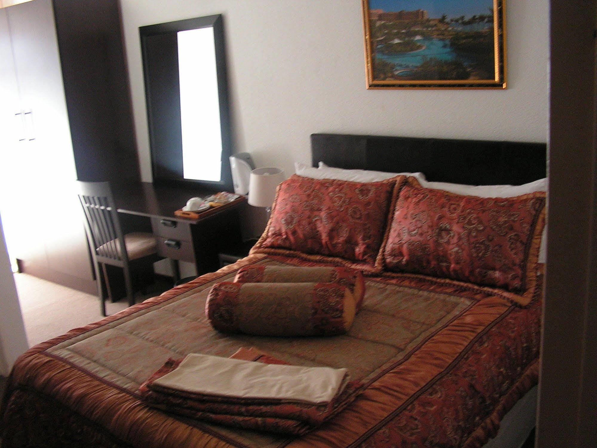 Moshitametsi Guesthouse Кемптън Парк Екстериор снимка